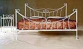 Kovová manželská postel Kornelie 180 x 200 cm - barva bílá