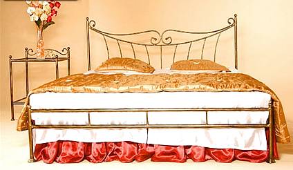 Kovová manželská postel Kornelie bez předního čela 180 x 200 cm - patina zlatá