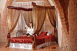 Kovová manželská postel Pamela s nebesy 180 x 200 cm - patina zlatá