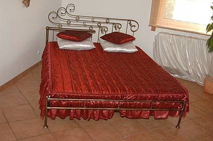 Kovová manželská postel Roxana bez předního čela 160 x 200 cm  - patina zlatá