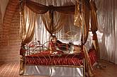 Kovová manželská postel Viking s nebesy 180 x 200 cm - patina zlatá