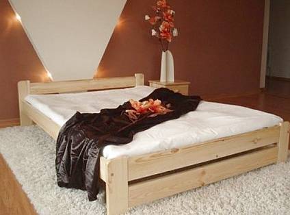 Manželská postel z masivu Anetka - 160 x 200 cm
